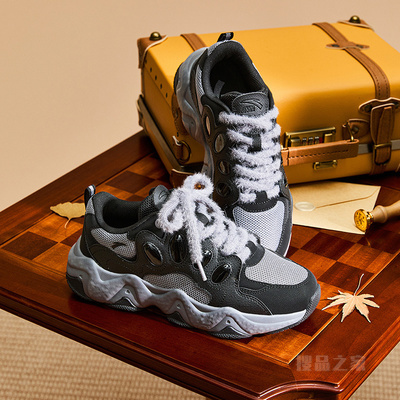 安踏熊猫女子休闲鞋