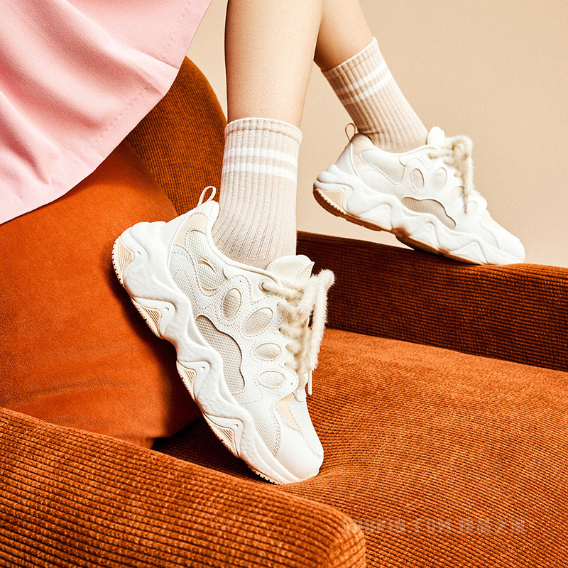 安踏熊猫女子休闲鞋