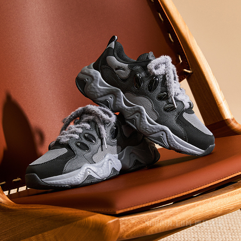 安踏熊猫女子休闲鞋