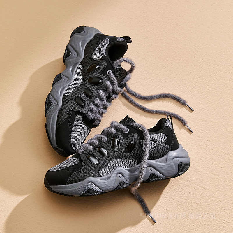 安踏熊猫女子休闲鞋