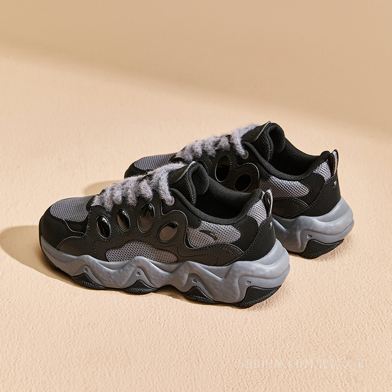 安踏熊猫女子休闲鞋