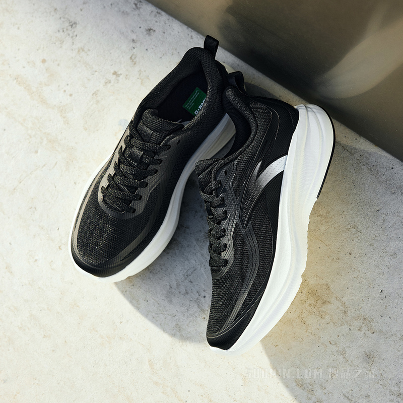 安踏云途轻量舒适女子慢跑跑鞋