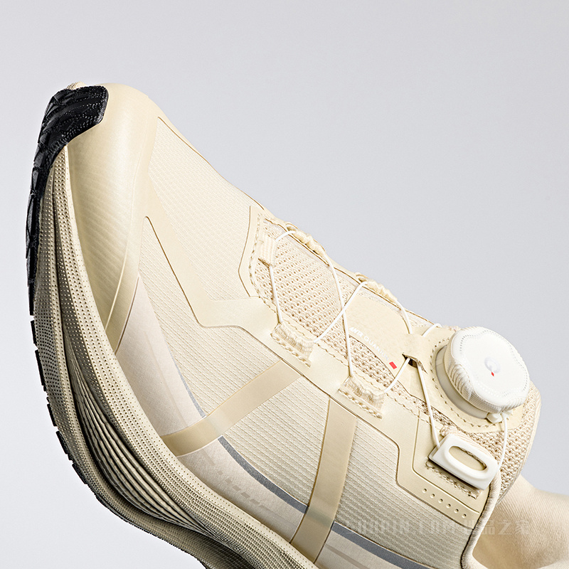 安踏冠军轻风PRO轻量舒适女子跑鞋