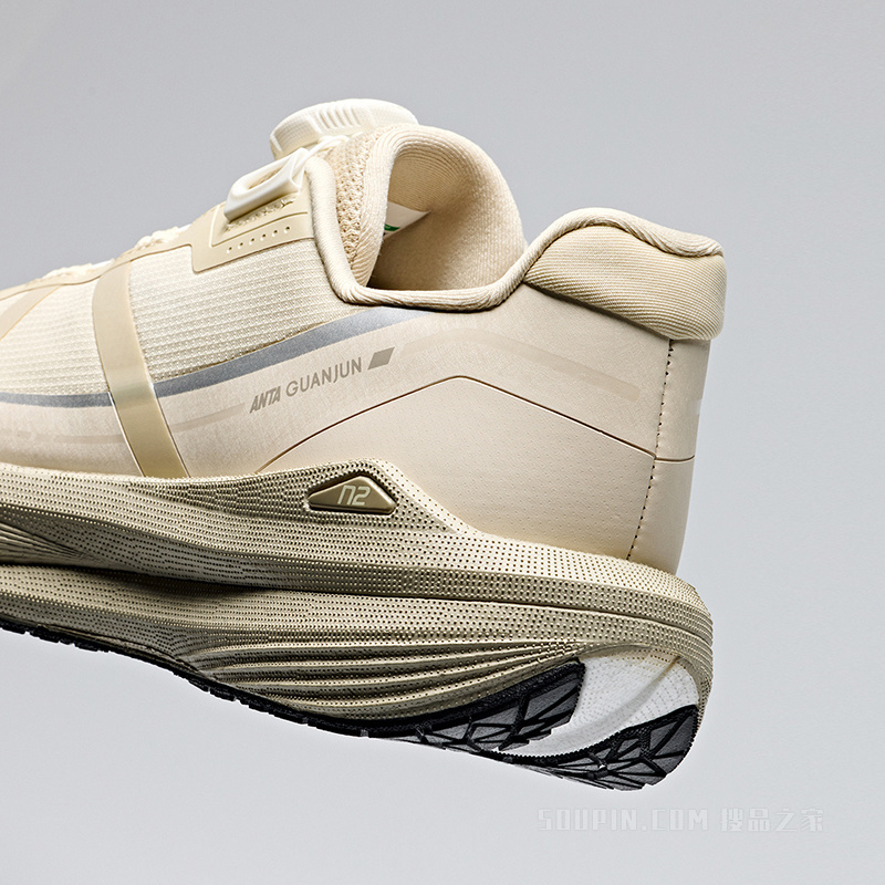 安踏冠军轻风PRO轻量舒适女子跑鞋