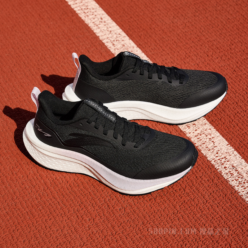 安踏马赫6代SE女子竞速训练跑鞋