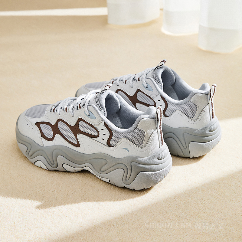 安踏流萤柔软舒适女子休闲鞋户外老爹鞋