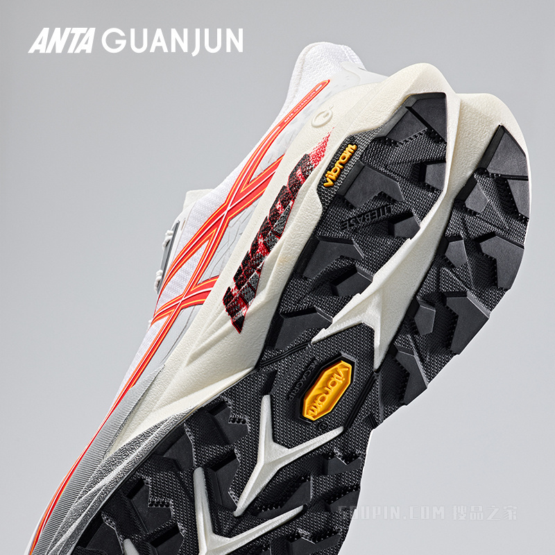 安踏冠军猎隼3RC女子跑鞋