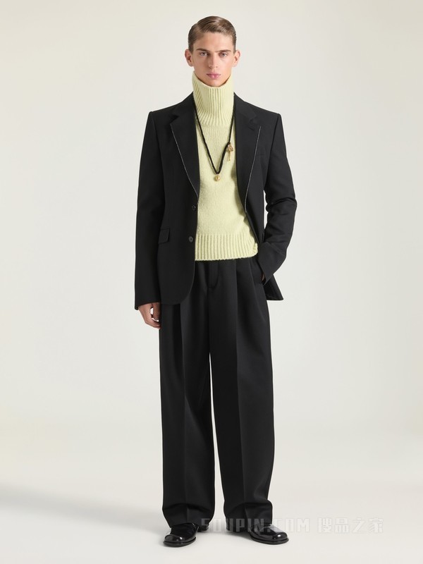 修身版型单排扣夹克