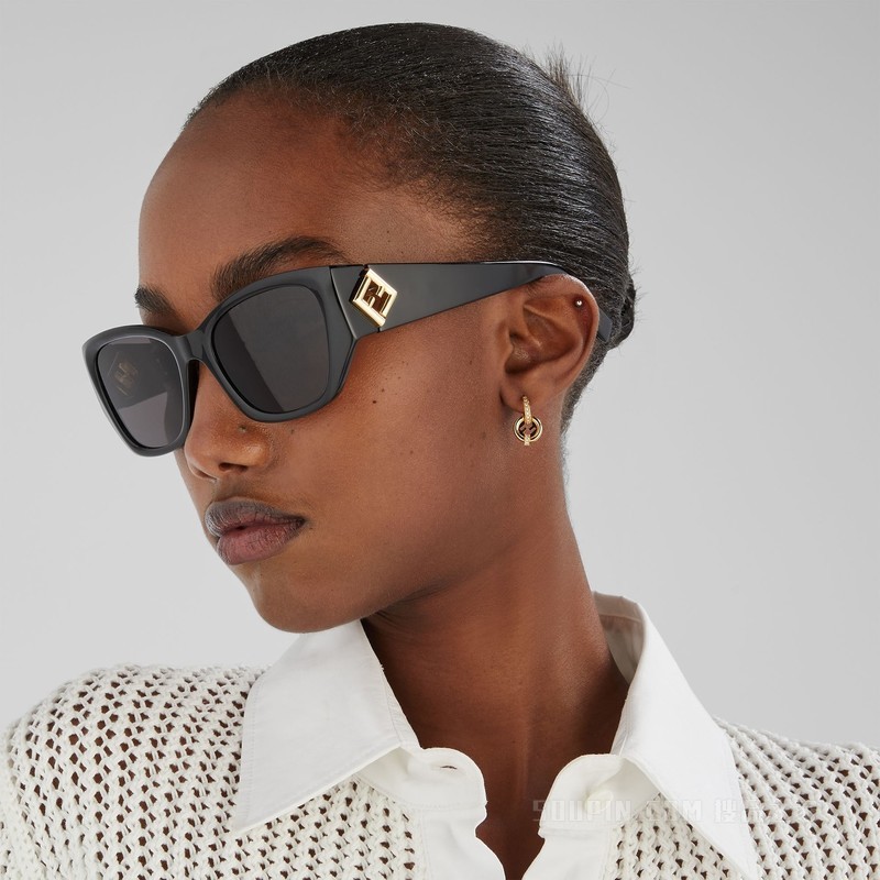 EverRound FENDI耳环 金色金属和人造水晶耳环