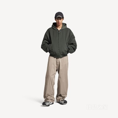 HOODED STANDARD BOMBER夹克