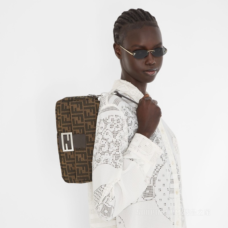 FENDI First Crystal 灰色太阳镜