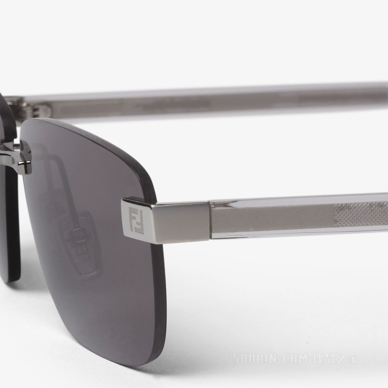 FENDI Sky 透明醋酸酯材料和银色金属太阳镜