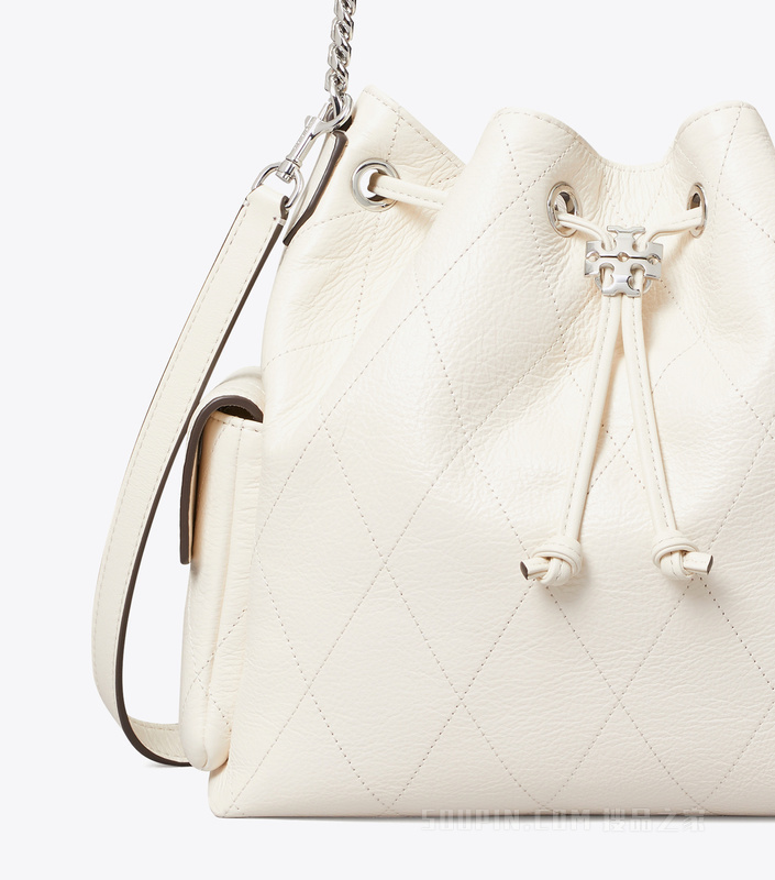 【新品】Charlie 绗缝抽绳肩背包 淡奶油色