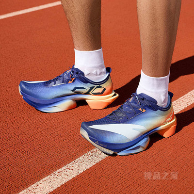 安踏×徐悲鸿奔马图联名天马行空系列跑步系列C10PRO2女子跑鞋