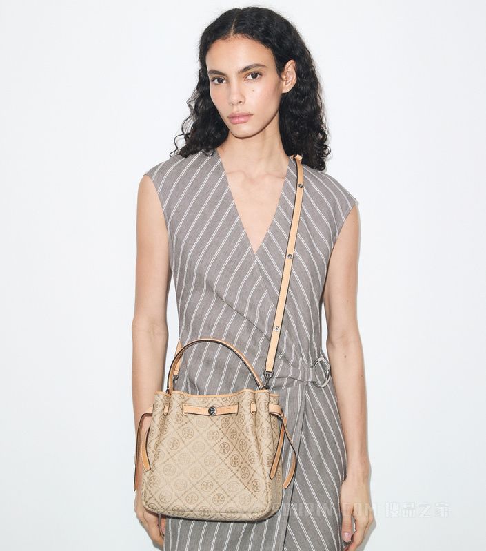 【新品】Romy T Monogram 水桶包 亚麻本色