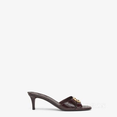 FENDI FFold 棕色鱼皮革中跟凉鞋
