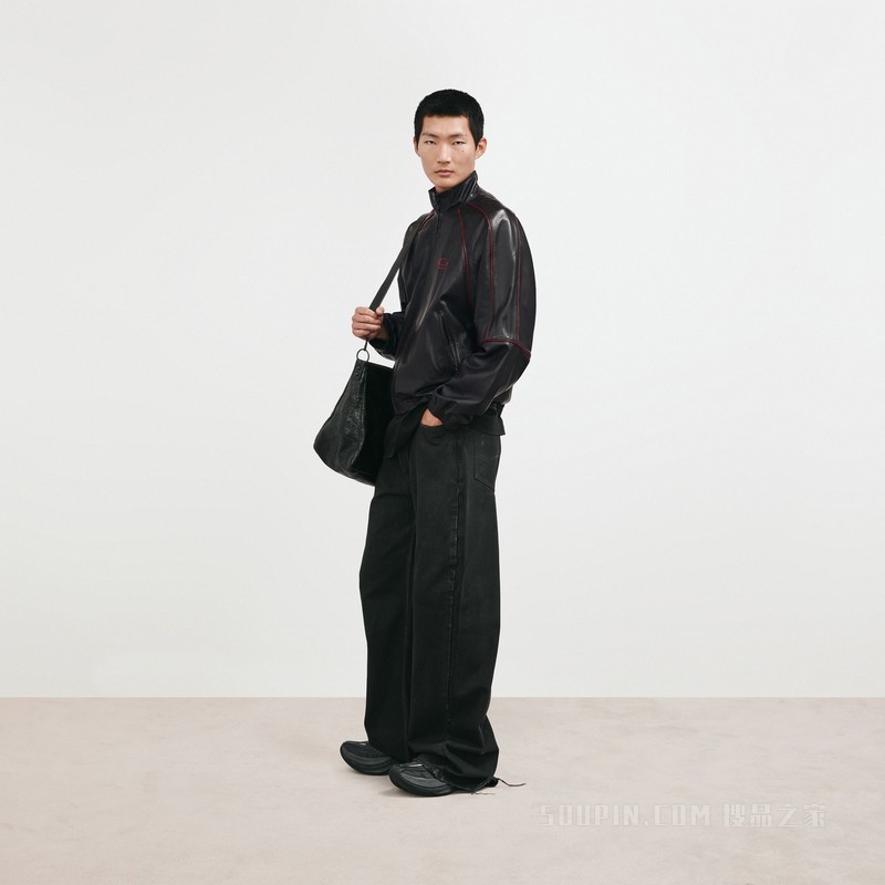 宽松弧形牛仔裤